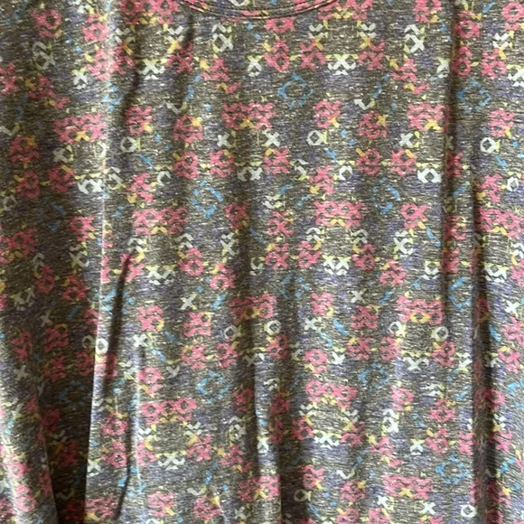 LulaRoe xl classic t - Picture 2 of 2